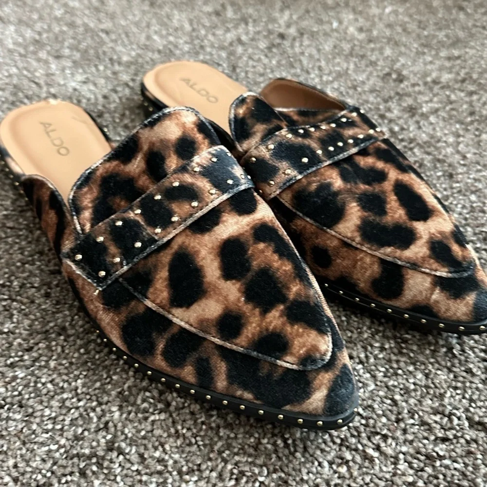 ALDO Leopard Print Studded Mules sz 8